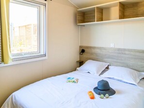 2 bedrooms, WiFi - Camping 3 étoiles - Piscine - ccafeie (Martigues)