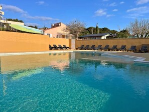 A heated pool - ZEcamping 3 étoiles piscine chauffée locatif TV LV BBQ 33m2 4 pers (Martigues)