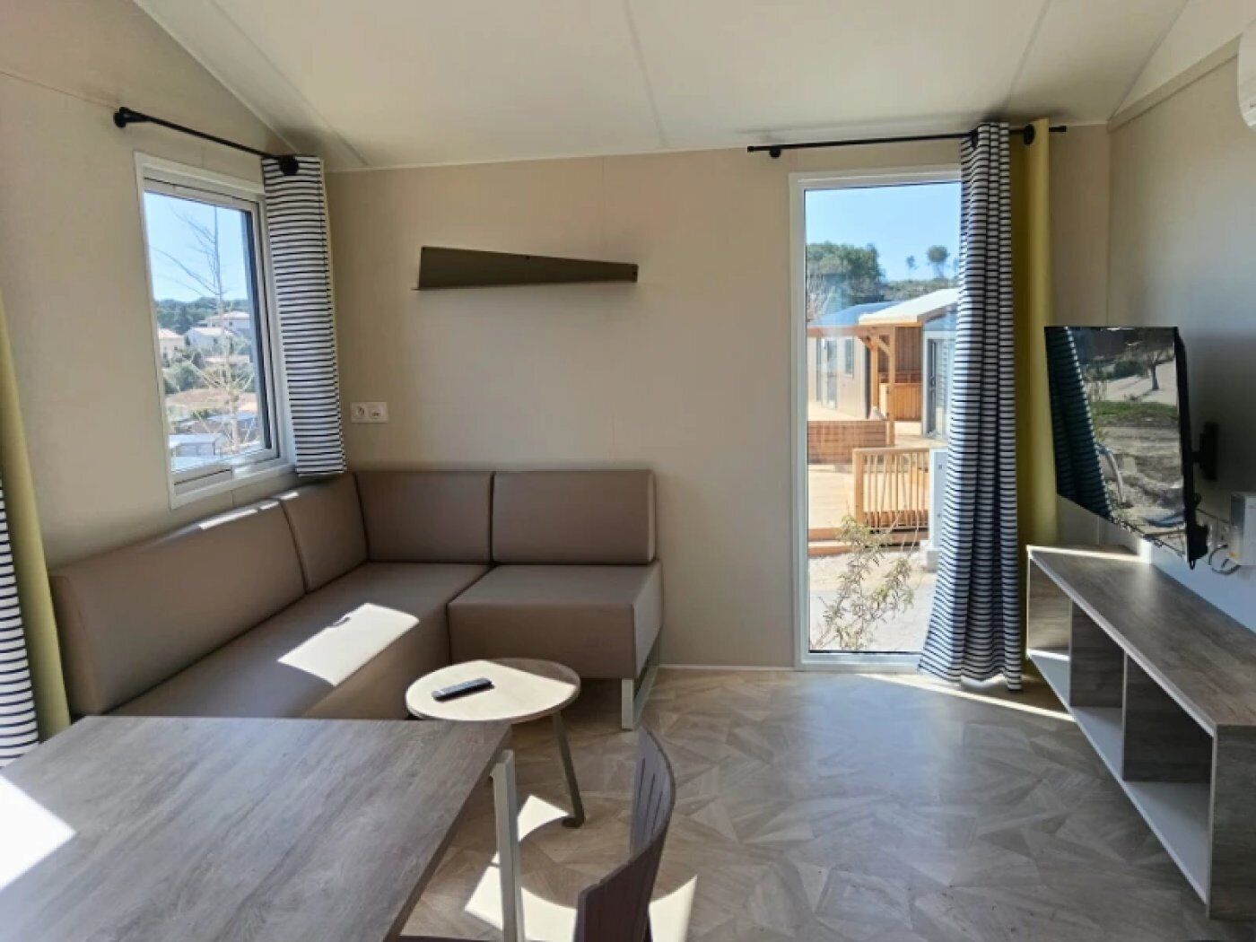 Zecamping 3 éToiles Piscine Chauffée Locatif Tv Lv Bbq 33m2 4 Pers - Martigues