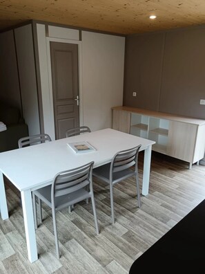 Unclassified image, 4 of 22, button