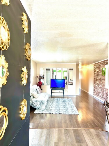 Red Deer Entire Home Away from Home 2Beds 1Bath