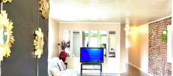 Red Deer Entire Home Away from Home 2Beds 1Bath