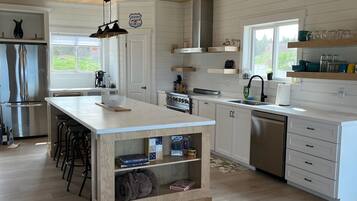 KylskÄp, mikrovÄgsugn, ugn och spishÀll