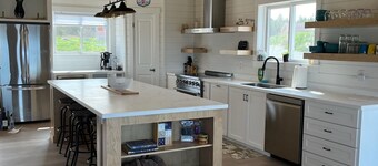 Blue Jellybean: Great ocean views and close to town