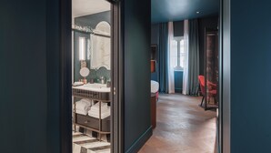 Phòng (Prestige) | Bộ đồ giường cao cấp, minibar, két bảo mật tại phòng, bàn 