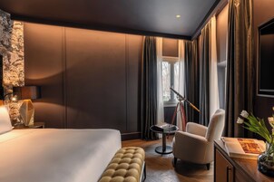 Suite Signature (Medici) | Ropa de cama de alta calidad, minibar, caja fuerte y escritorio