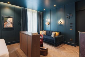 Værelse (Wellness) | Premium-sengetøj, minibar, pengeskab på værelset, skrivebord