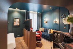 Værelse (Wellness) | Premium-sengetøj, minibar, pengeskab på værelset, skrivebord