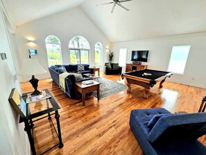 TV, DVD player, offices