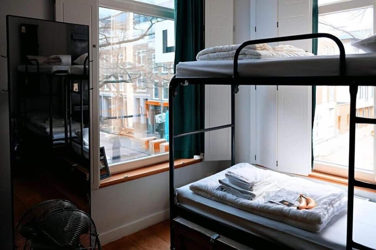 Habitación Deluxe doble | Sistema de insonorización, tabla de planchar con plancha, wifi gratis