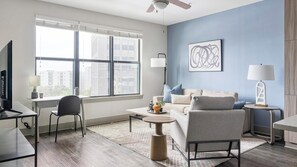 Smart TV - Landing | Stylish 2BD, Pool, Gym (Atlanta)