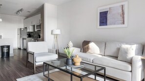 Smart TV - Landing | Stunning 1BD, Rooftop Lounge, Pool (Atlanta)