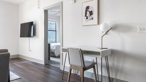 1 bedroom, desk, iron/ironing board, WiFi - Landing | Stunning 1BD, Rooftop Lounge, Pool (Atlanta)