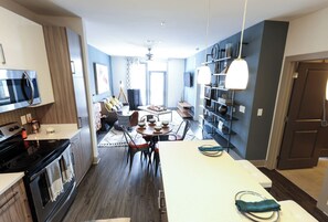 Refrigerador y comedor 