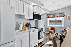 Fridge, microwave, oven, stovetop - Cozy Waterfront Cottage (Noank)