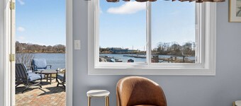 Cozy Waterfront Cottage