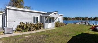 Cozy Waterfront Cottage