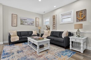 TV, books - Noank Waterfront and Beaches (Groton)