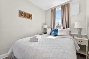 4 bedrooms, iron/ironing board, travel crib, WiFi - Noank Waterfront and Beaches (Groton)