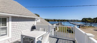 11 Bedroom Tranquil Waterfront Getaway