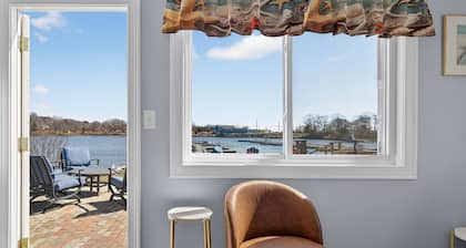 11 Bedroom Tranquil Waterfront Getaway