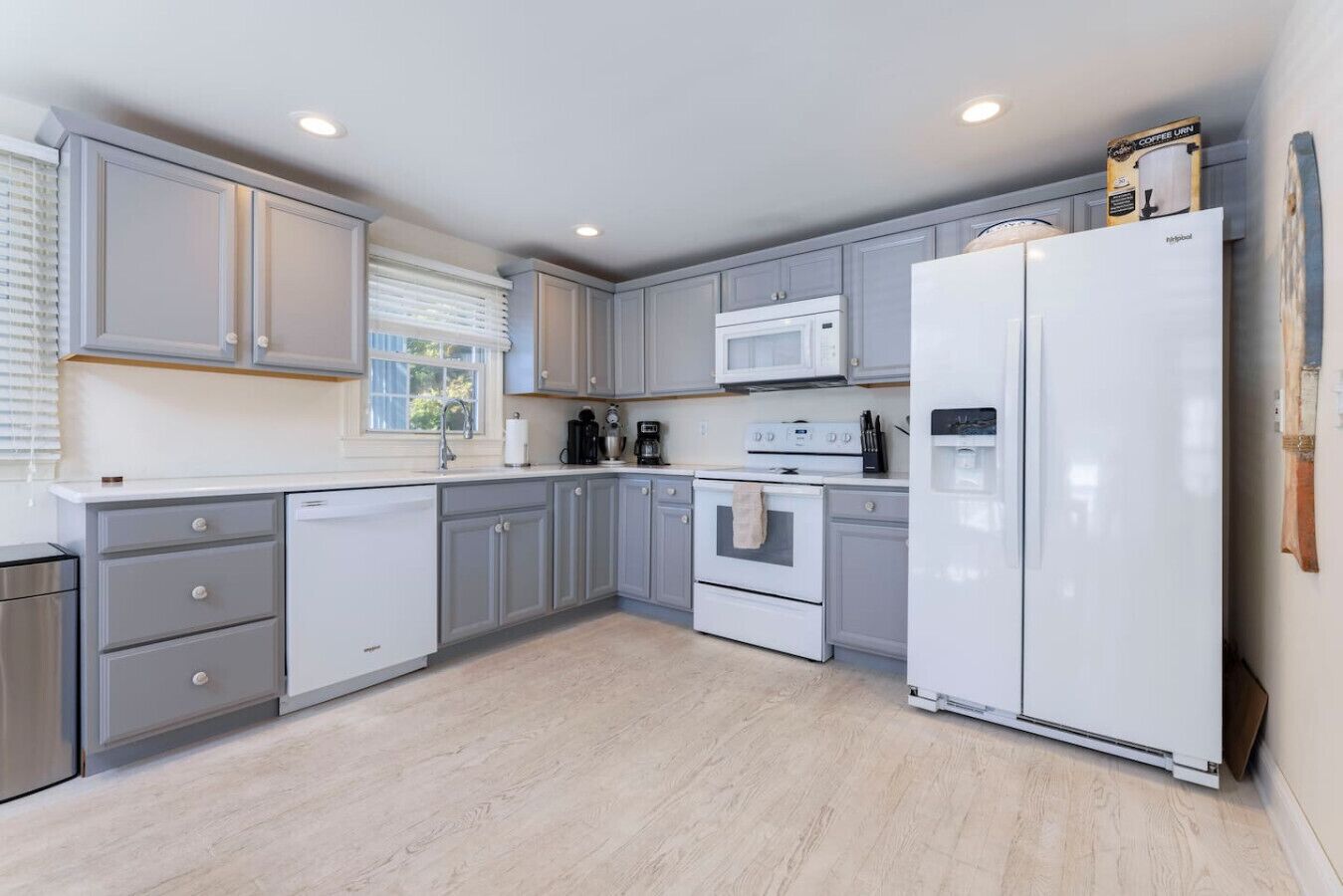 ثلاجة، ميكروويف، فرن، موقد طهي مسطح