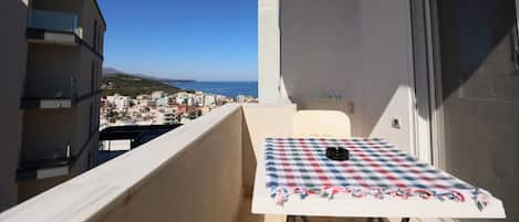 Deluxe-Doppelzimmer, eingeschränkter Meerblick | Terrasse/Patio