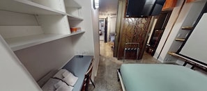 3 bedrooms, desk, iron/ironing board, free WiFi