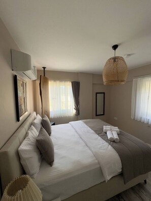 1 bedroom, bed sheets