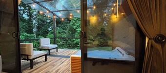 River Paradise Cabin with Private Jacuzzi