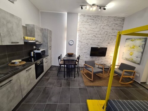 Be Magenta Art Home - Yellow style