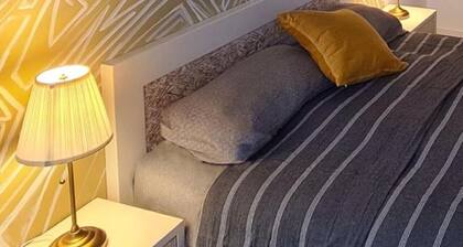Be Magenta Art Home - Yellow style