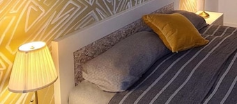 Be Magenta Art Home - Yellow style