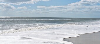 Mama's Cottage: 6 Bedrooms, 2 Baths, Oceanview House