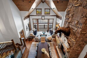 TV, table tennis - Stunning Mountain Retreat Located in Spanish Peaks (Big Sky)