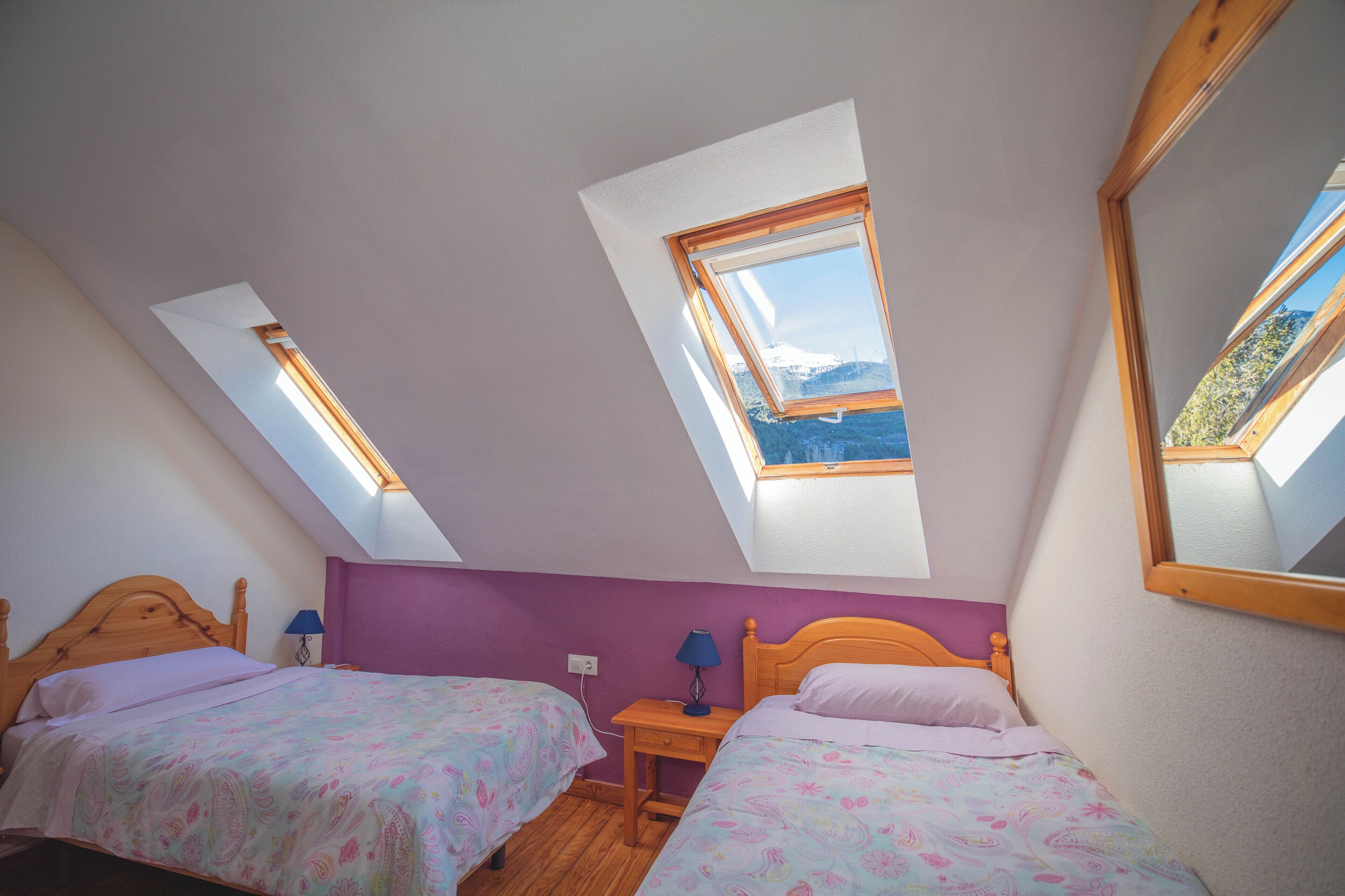 Basic Triple Room | Desk, free WiFi