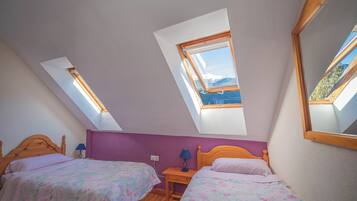 Basic Triple Room | Desk, free WiFi