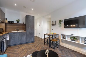 Living room - Professionals, City Centre, Parking, Superstore Nearby (Birmingham)