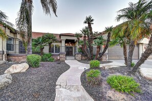 Exterior - 5 Bdrm Entertainers Dream Home.  Game Room, HTD Pool and Backyard Oasis! (Scottsdale)