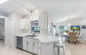 Microwave, oven, stovetop, dishwasher - Waterfront 3-Bed Home in SW Cape Heated Saltwater Pool, Boat Dock, Kayaks, Bikes (Cape Coral)