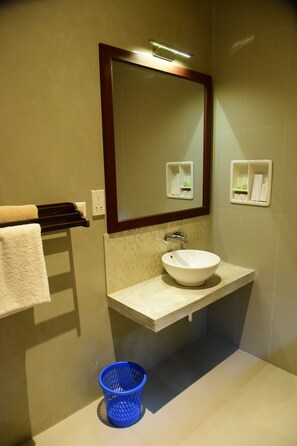 淋浴设施、免费洗浴用品、吹风机、毛巾