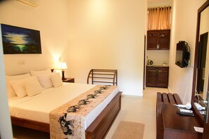 客房内保险箱、遮光窗帘、隔音、免费 WiFi