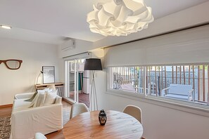 TV - Spacious with Terrace and Private BBQ in Belgrano (Buenos Aires)