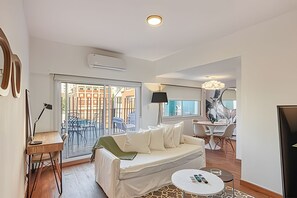 TV - Spacious with Terrace and Private BBQ in Belgrano (Buenos Aires)