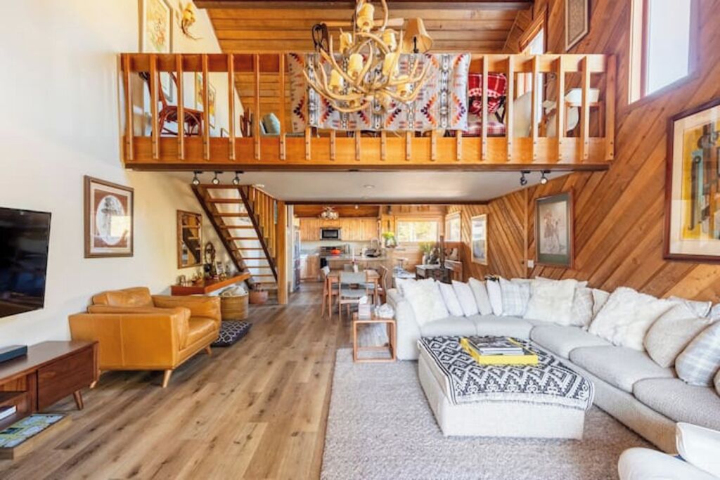 Smart TV, fireplace, books, stereo