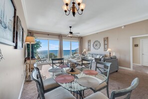 Interior - 3BR waterfront condo beach access, pool, gym & grills on-site (Panama CIty Beach)