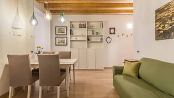 Apartemen Klasik | Area keluarga | TV layar datar