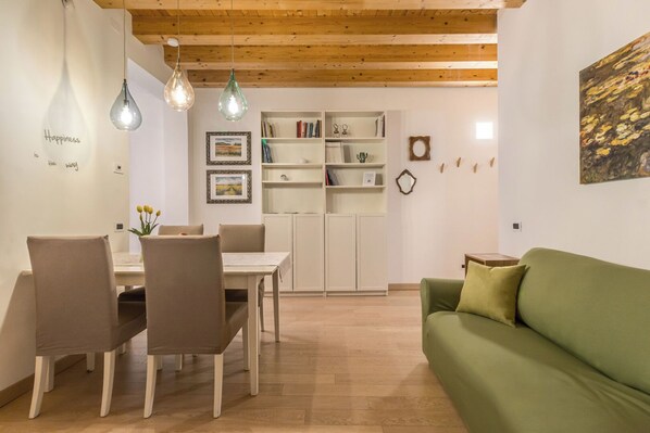 Classic Apartment | Living area | Flat-screen TV - Victoria Home (Treviso)