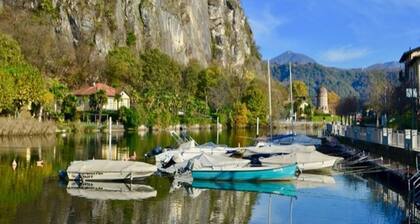 Private house with Pool 150m from the Lake.