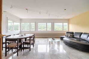 Interior - Private house with Pool 150m from the Lake. (Caslano)